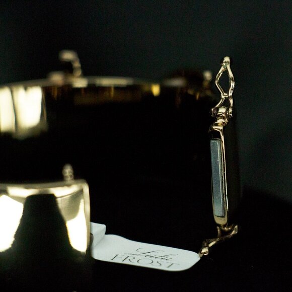 FLOURISH HINGED BOW CUFF BRACELET - JBTCW1 - Picture 4 of 5